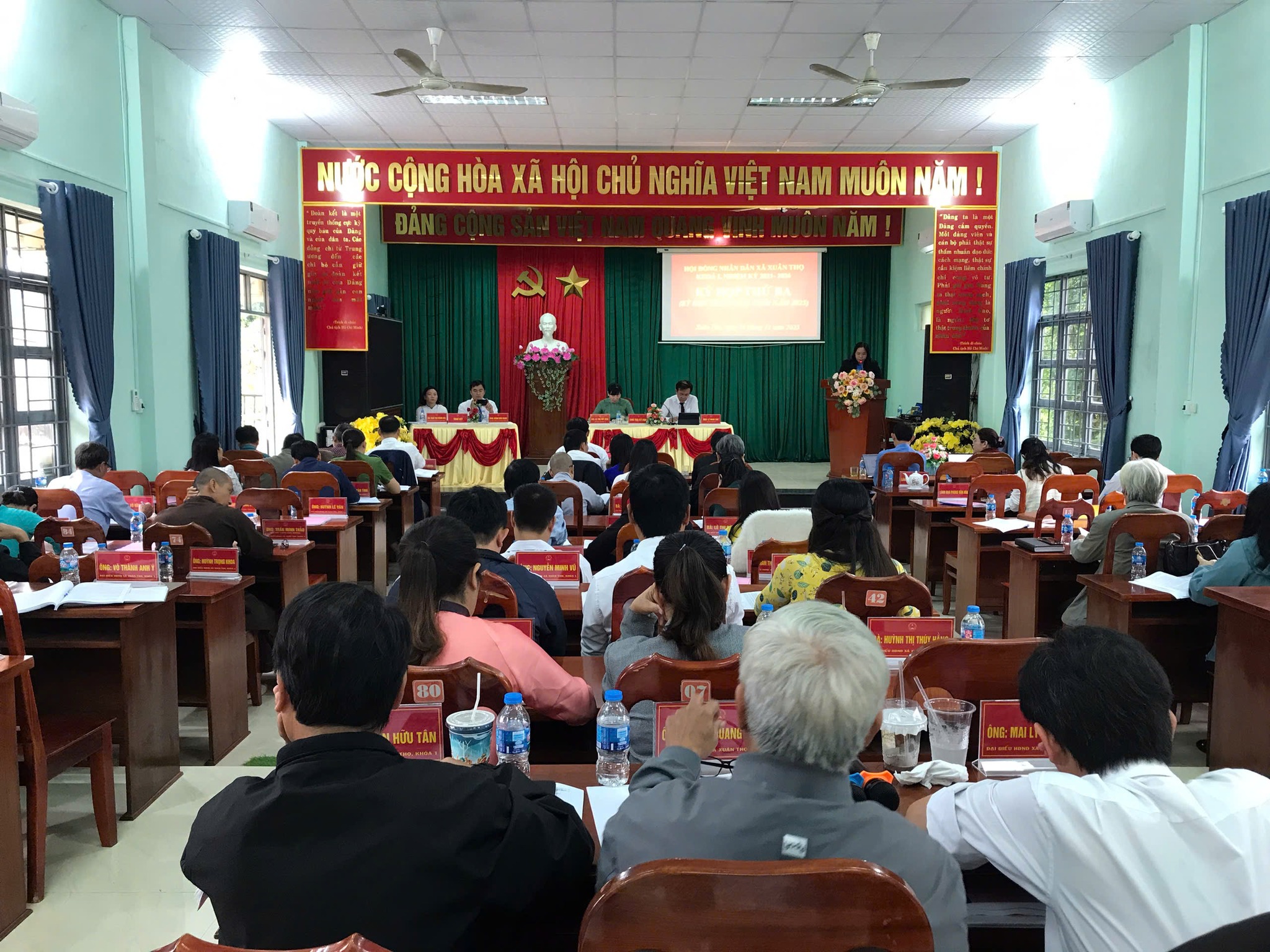 Toàn cảnh cuoc hop